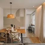 Annunziata - 1 Bedroom And Parking In Alvalade 아파트 리스본